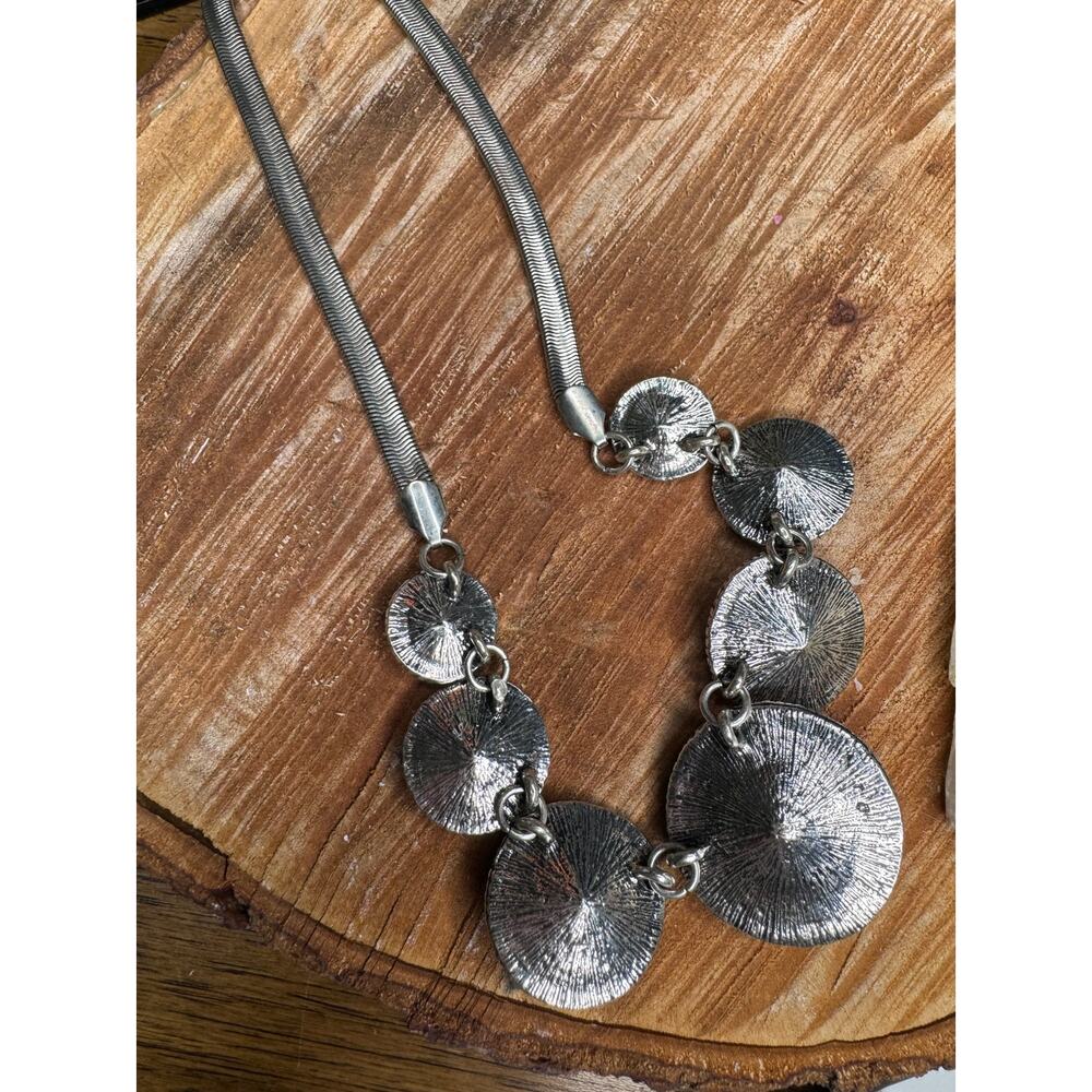 Round Framed Crystal Gem Necklace Unbranded Silver Tone Chunky Necklace - Picture 4 of 4